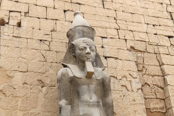 Sculpture dans le temple de Louxor à Louxor, Egypte — Photo