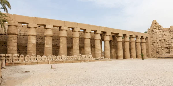 Columnas en el Templo de Karnak, Luxor, Egipto —  Fotos de Stock