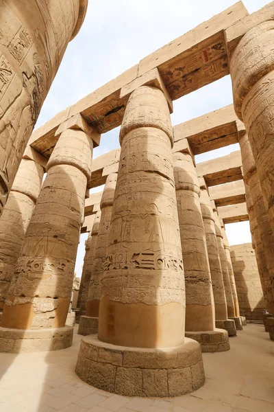 Colunas em Hypostyle Hall of Karnak Temple, Luxor, Egito — Fotografia de Stock