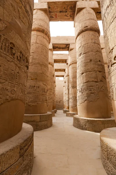 카낙 사원의 하이포스타일 홀에 있는 칼럼, 룩소르, 이집트 — 스톡 사진