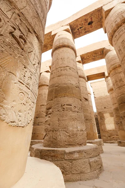 카낙 사원의 하이포스타일 홀에 있는 칼럼, 룩소르, 이집트 — 스톡 사진