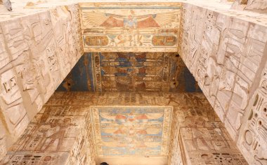 Medinet Habu Tapınağı'ndaki Mısır Hiyeroglifleri, Luxor, Mısır
