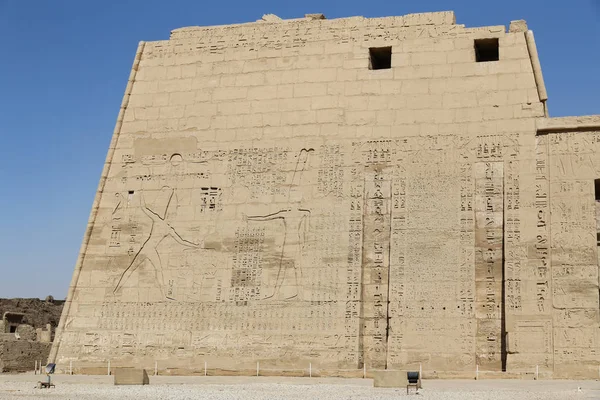 Medinet habu Tempel in Luxor, Ägypten — Stockfoto