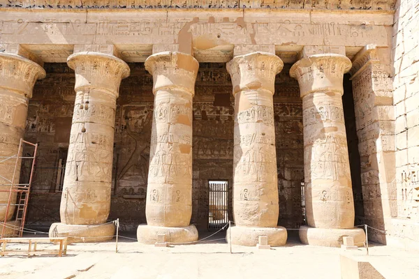 Columns in Medinet Habu Temple in Luxor, Egypt — Stock Photo, Image
