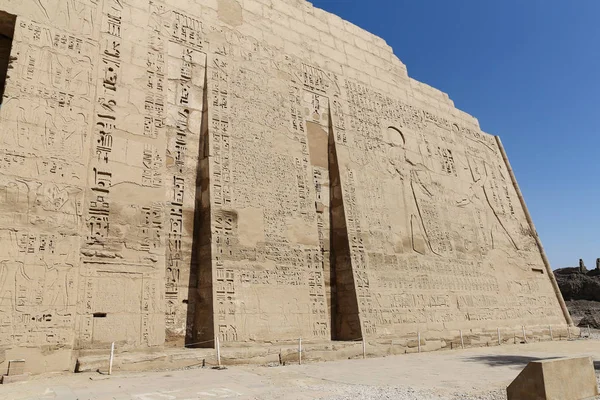 룩 소 르, 이집트에서 Medinet Habu 사원 — 스톡 사진