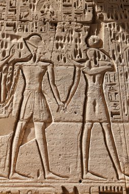 Medinet Habu Tapınağı'ndaki Mısır Hiyeroglifleri, Luxor, Mısır