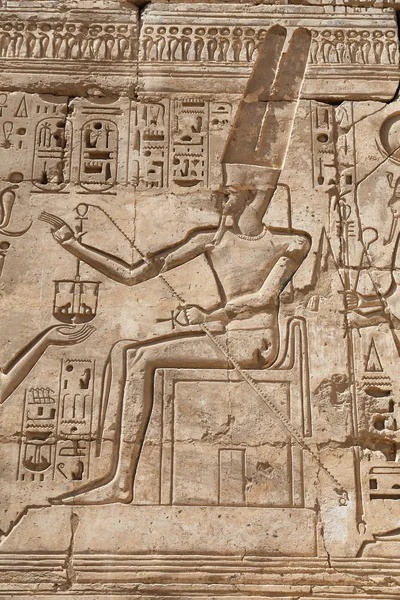 Egyptische hiërogliefen in Medinet Habu tempel, Luxor, Egypte — Stockfoto