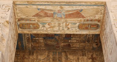 Medinet Habu Tapınağı'ndaki Mısır Hiyeroglifleri, Luxor, Mısır