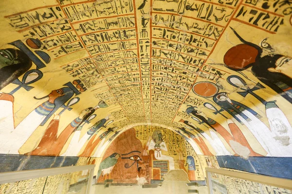 埃及卢克索代尔梅迪纳村帕谢杜墓的场景 — 图库照片