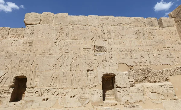 セティ1世の聖堂におけるエジプトの象形文字、ルクソール、エジプト — ストック写真