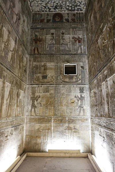 Scène in Denderah Temple, Qena, Egypte — Stockfoto