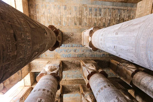 Scene in Denderah Temple, Qena, Egypt — Stock Photo, Image