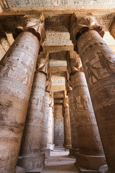 登德拉寺的柱子，Qena，埃及 — 图库照片