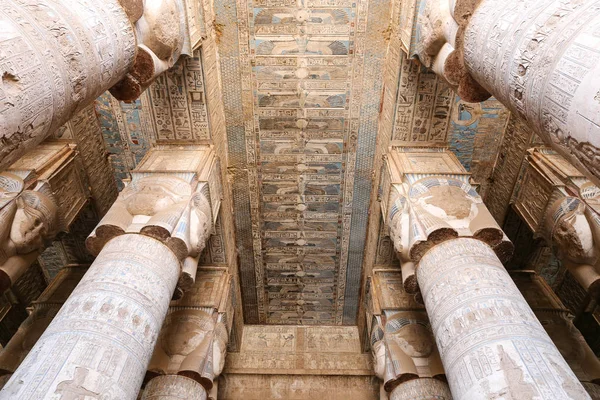 Scene in Denderah Temple, Qena, Egypt — Stock Photo, Image