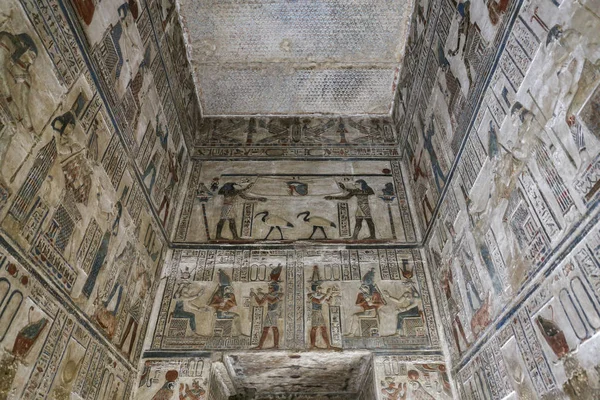 埃及盖纳登德拉寺的场景 — 图库照片