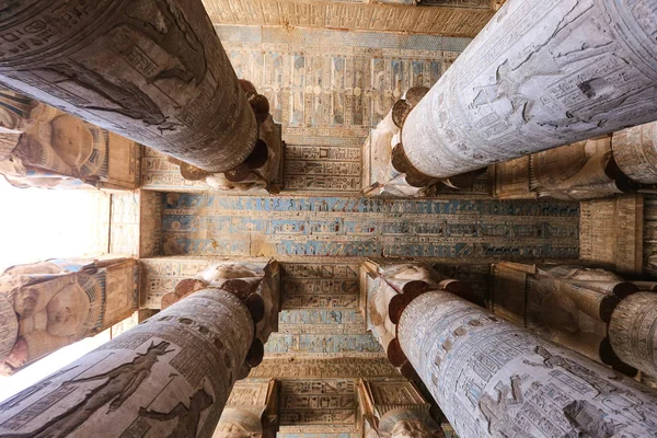 Scene in Denderah Temple, Qena, Egypt — Stock Photo, Image