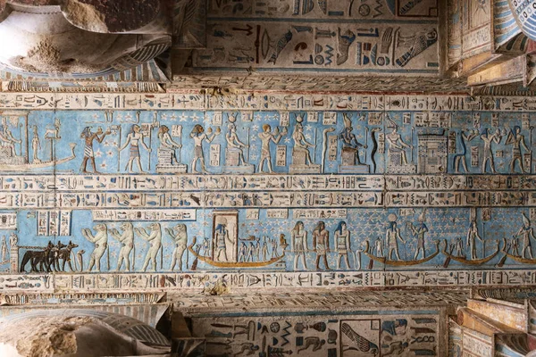 Szene im Denderah-Tempel, Qena, Ägypten — Stockfoto