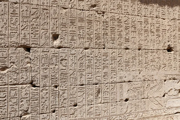 Hieroglyphics in Denderah Temple, Qena, Egypt — Stock Photo, Image