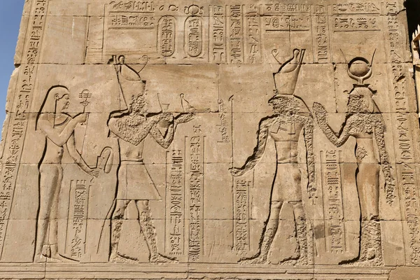Сцена из храма Эдфу в Эдфу, Египет — стоковое фото