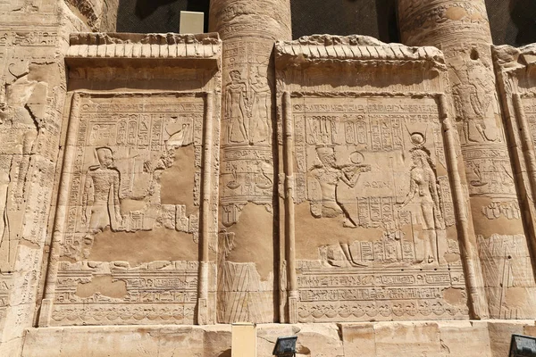 Scène du temple d'Edfu à Edfu, Égypte — Photo