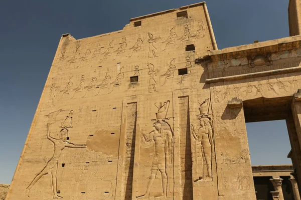 Szene aus dem edfu-Tempel in edfu, Ägypten — Stockfoto