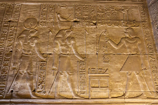 Сцена з храму Едфу в Едфу, Єгипет — стокове фото