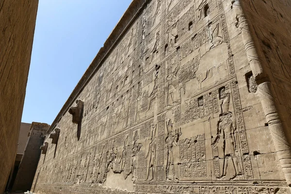 이집트 에푸에 있는 에드푸 사원의 장면 — 스톡 사진