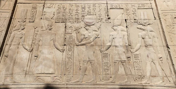 Escena del templo de Kom Ombo en Asuán, Egipto — Foto de Stock
