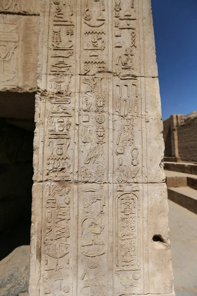 कॉम ओम्बो मंदिर, असवान, मिस्र में पदानुक्रमित — स्टॉक फ़ोटो, इमेज