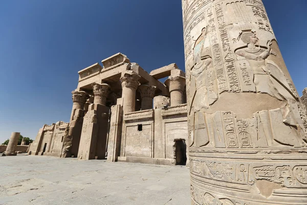 Columna en el templo de Kom Ombo, Asuán, Egipto —  Fotos de Stock