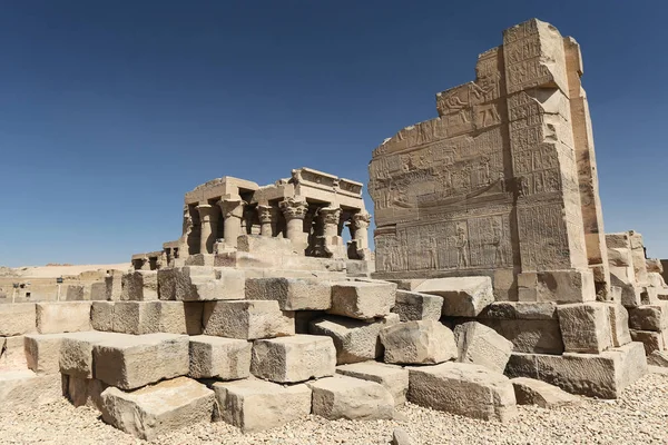 Frente al Templo de Kom Ombo en Asuán, Egipto —  Fotos de Stock