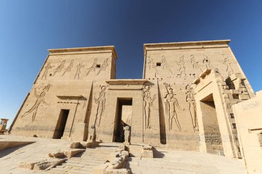 Aswan, Mısır 'daki Philae Tapınağı 'nın önü