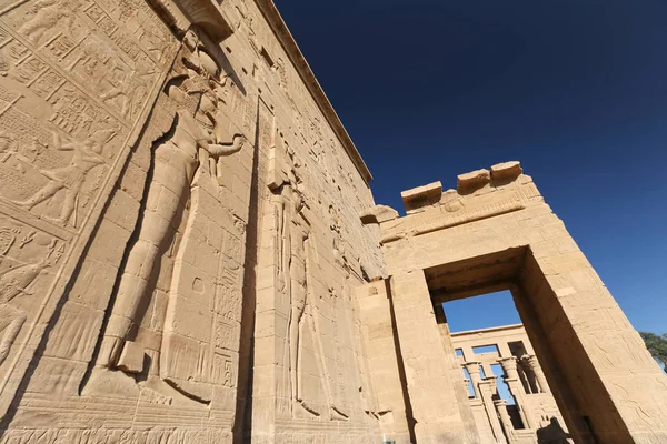 Scéna v chrámu Philae v Asuánu, v Egyptě — Stock fotografie