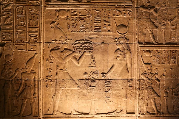 Сцена в храме Филе, Асуан, Египет — стоковое фото