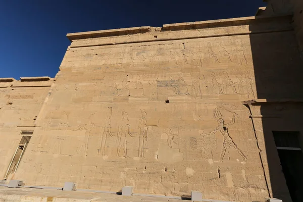 Scéna v chrámu Philae v Asuánu, v Egyptě — Stock fotografie