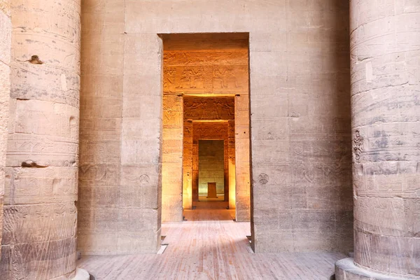 Binnenkant van Philae Temple in Aswan, Egypte — Stockfoto