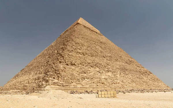 Piramide van Khafre in piramide complex van Gizeh, Caïro, Egypte — Stockfoto