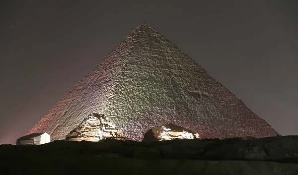 Velká pyramida v Gíze v Káhiře — Stock fotografie