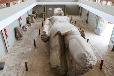 II. Ramesses'in Memphis heykeli, Kahire, Mısır