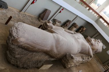 II. Ramesses'in Memphis heykeli, Kahire, Mısır