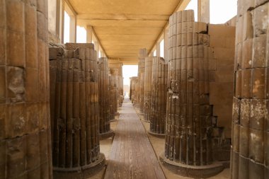 Saqqara Nekropolü'ndeki Djoser mezar kompleksi, Kahire, Mısır