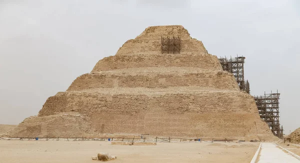 Paso Pirámide en Saqqara Necrópolis, El Cairo, Egipto — Foto de Stock