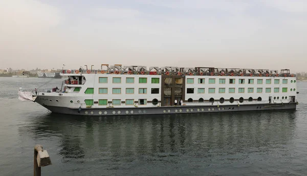 Nile River'da yolcu gemisi, Luxor, Mısır