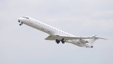 Uçak Düsseldorf Havaalanı'ndan Kalkıyor