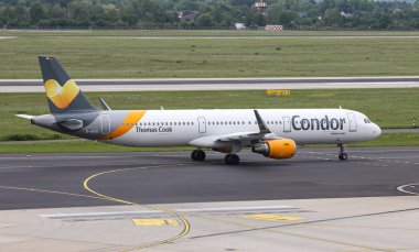 Düsseldorf Havaalanında Uçak Taksi