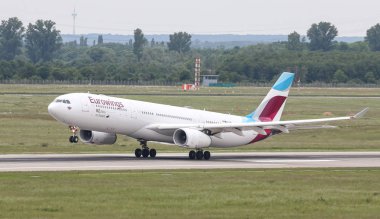 Uçak Düsseldorf Havaalanı'ndan Kalkıyor