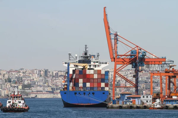 Nave container in porto — Foto Stock