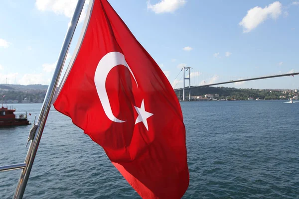 Bosporus zeestraat in Istanboel, Turkije — Stockfoto
