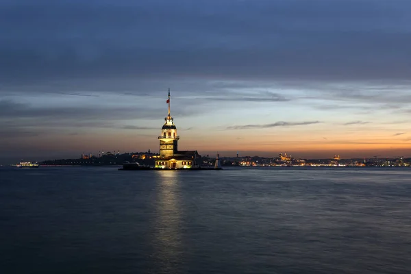 Maidens Tower in istanbul, Turkki — kuvapankkivalokuva