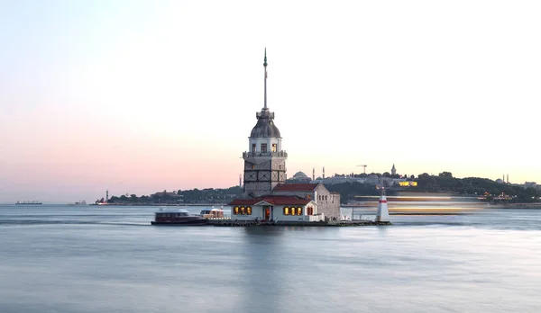 Κορασίδες πύργος στην Κωνσταντινούπολη, Τουρκία — Φωτογραφία Αρχείου